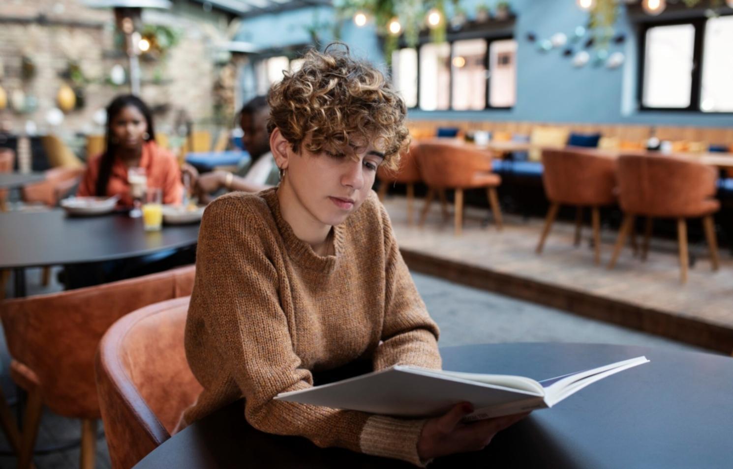 Procesos de reportes financieros y análisis presupuestario